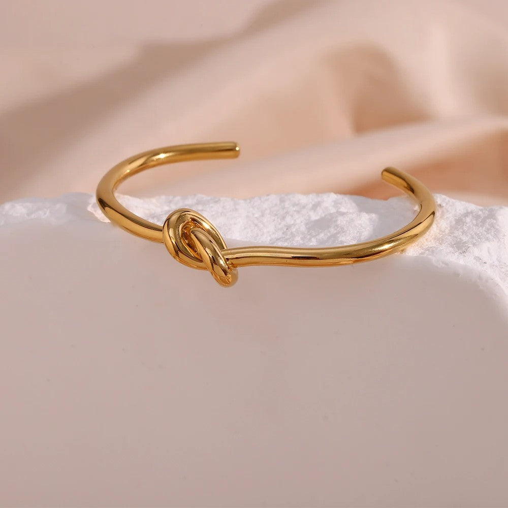 Soul Knot Bracelet | 18K Gold Plated + Free Gift